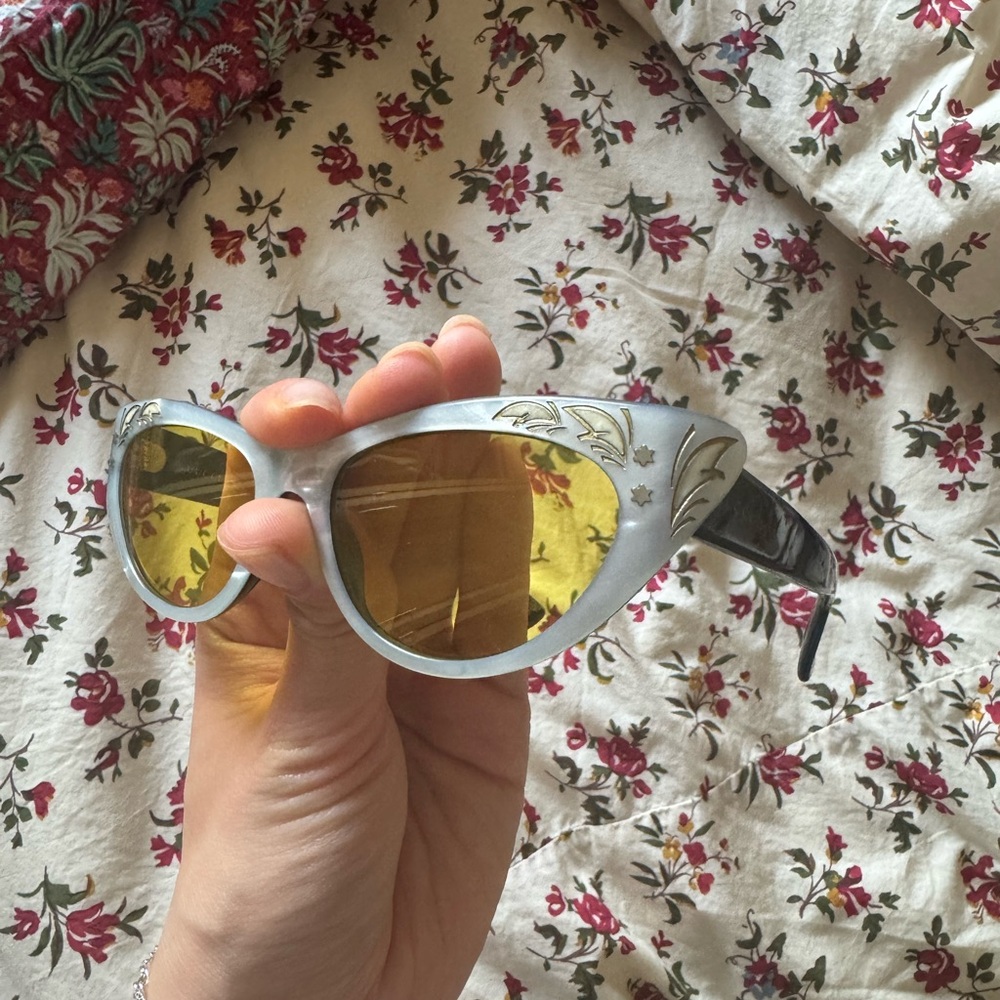 Gucci Cat Eye Sunglasses - Picture 3 of 7